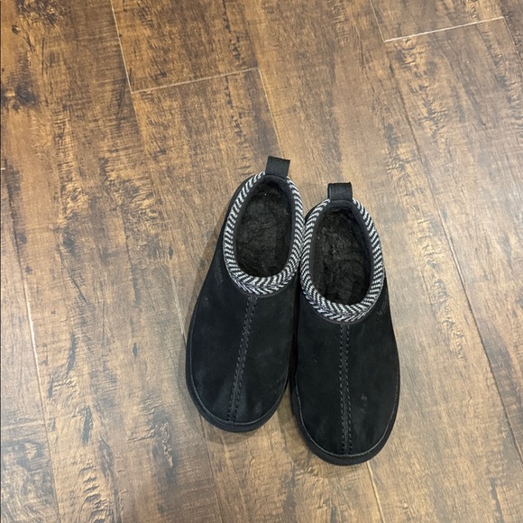 UGG Shoes - Women’s Ugg Tasman II slippers sz 6 black